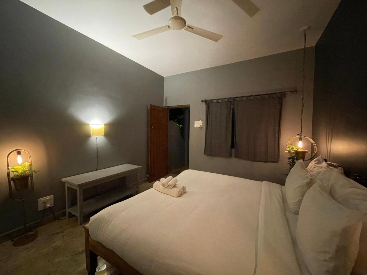 Tien B&B & Bistro Vagator Bagian luar foto