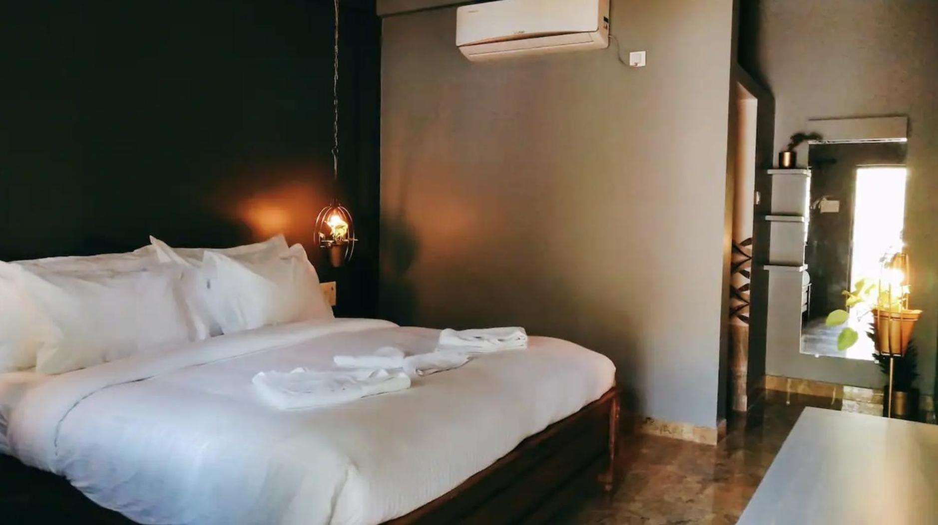 Tien B&B & Bistro Vagator Bagian luar foto
