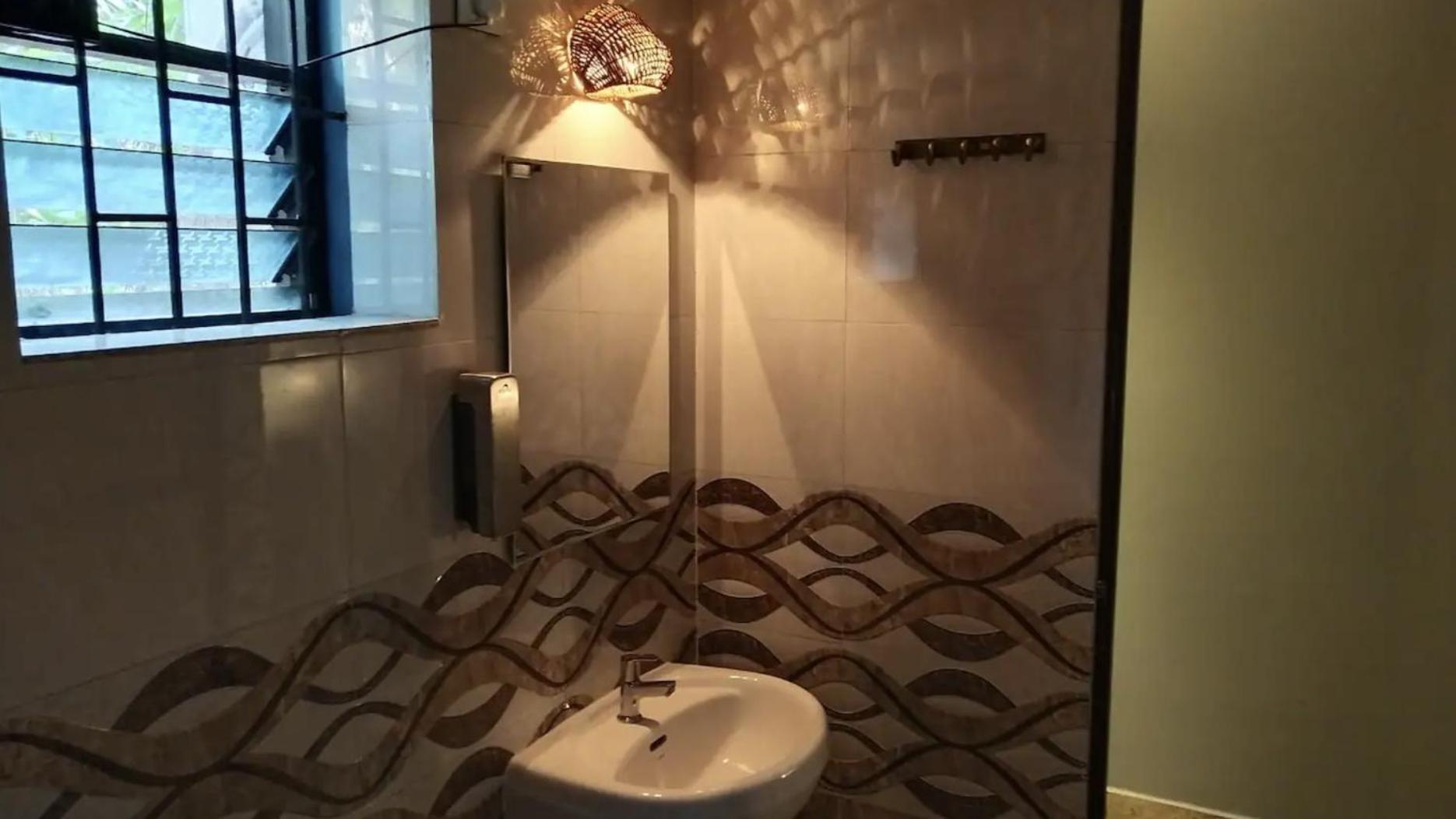 Tien B&B & Bistro Vagator Bagian luar foto
