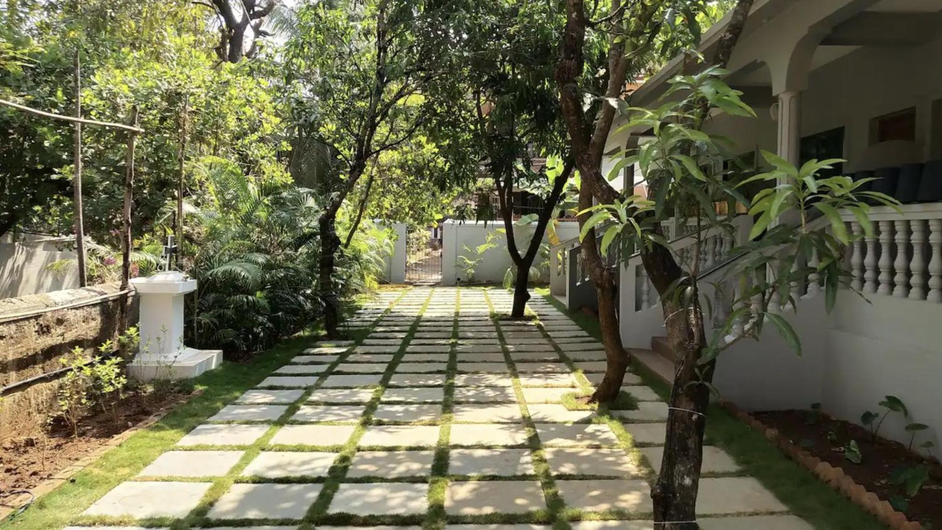 Tien B&B & Bistro Vagator Bagian luar foto