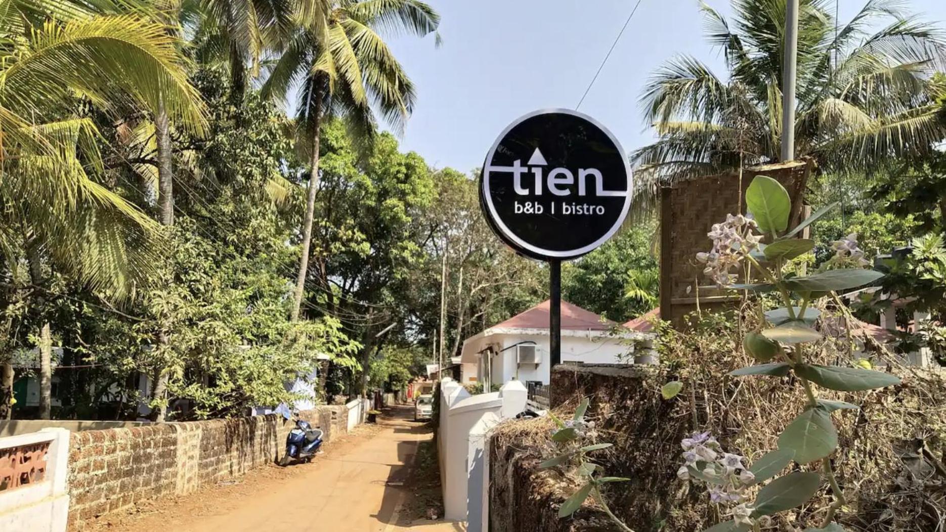Tien B&B & Bistro Vagator Bagian luar foto