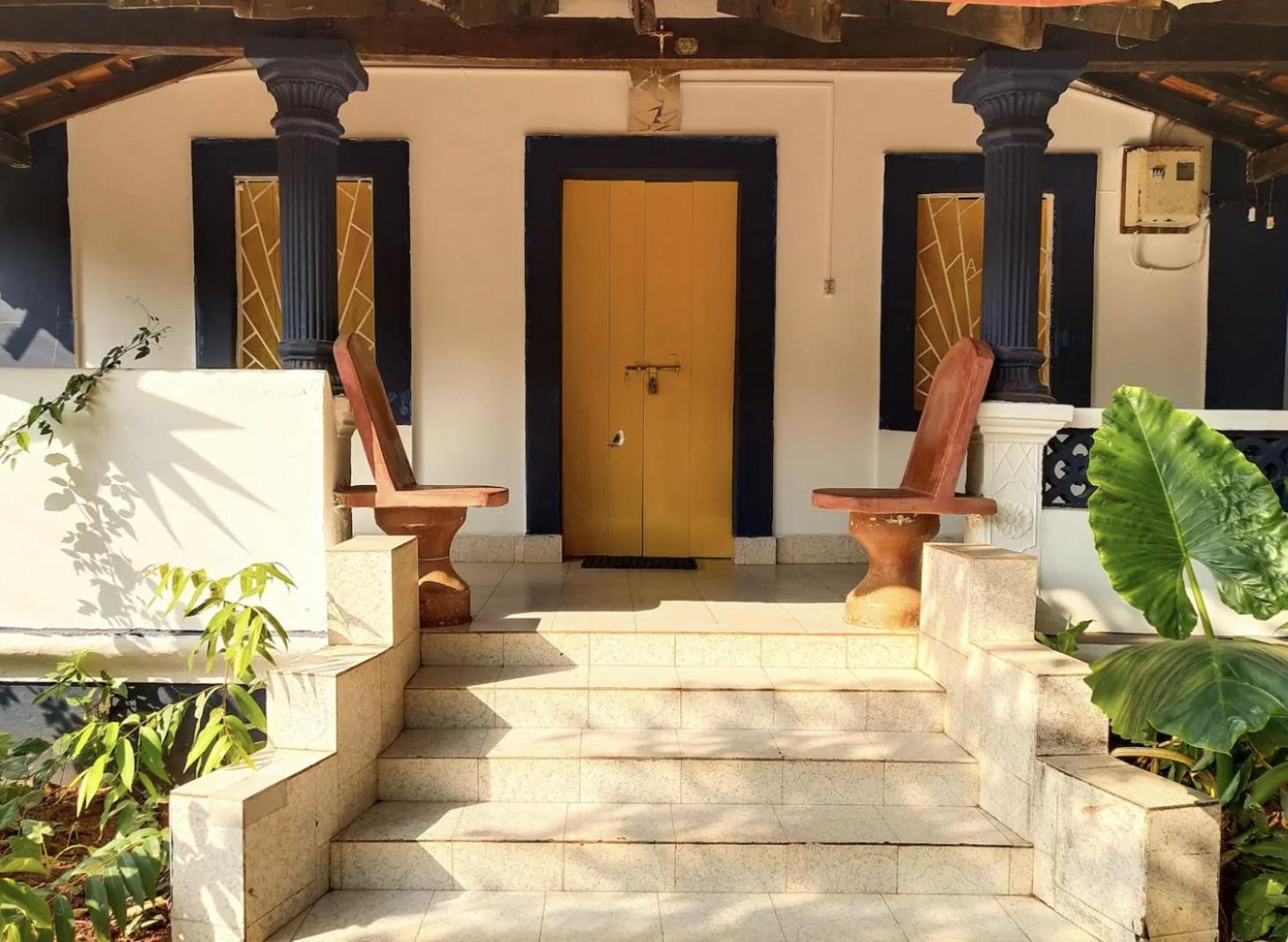 Tien B&B & Bistro Vagator Bagian luar foto