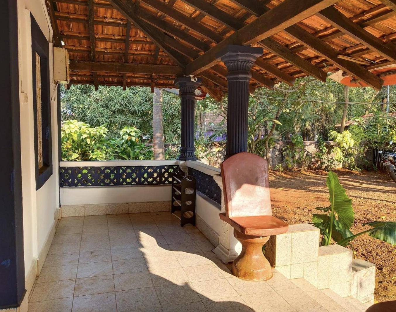 Tien B&B & Bistro Vagator Bagian luar foto